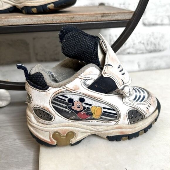 Disney's Mickey Peek-A-Boo Sneakers Toddler Size 7 - Picture 8 of 9